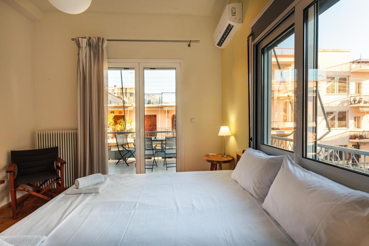 Апартаменты Upscale Modern Escape In The Historic Center Каламата Экстерьер фото