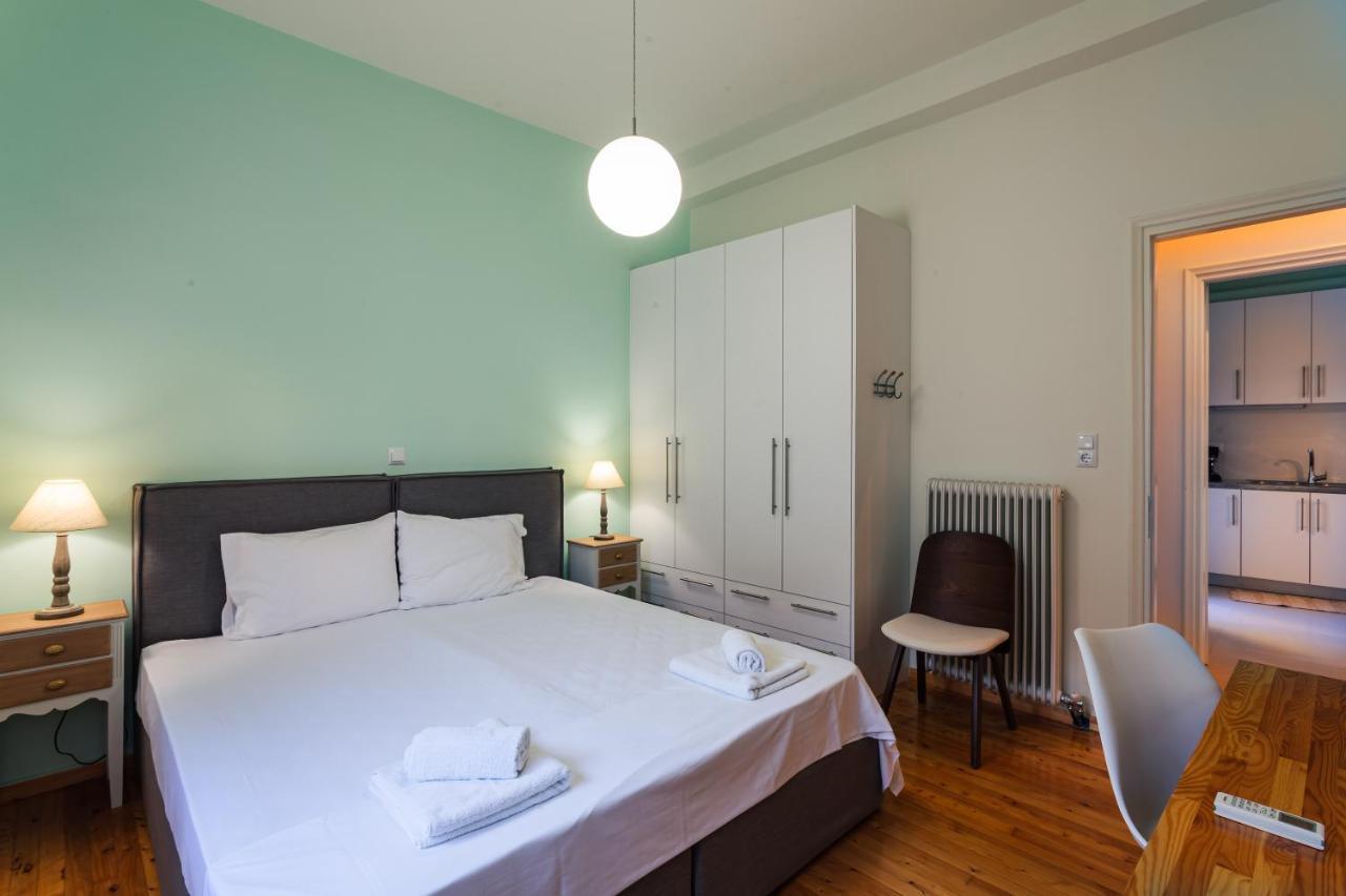 Апартаменты Upscale Modern Escape In The Historic Center Каламата Экстерьер фото