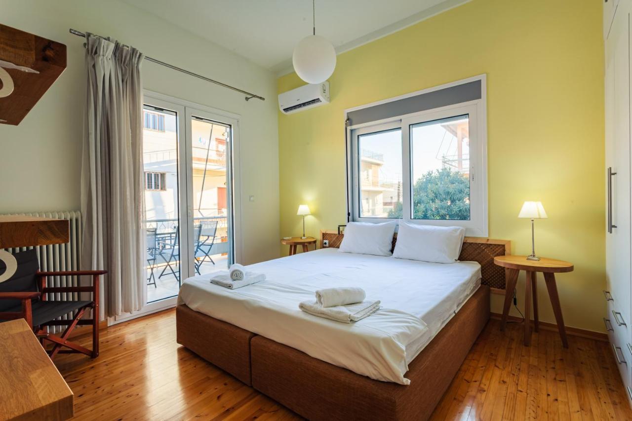 Апартаменты Upscale Modern Escape In The Historic Center Каламата Экстерьер фото
