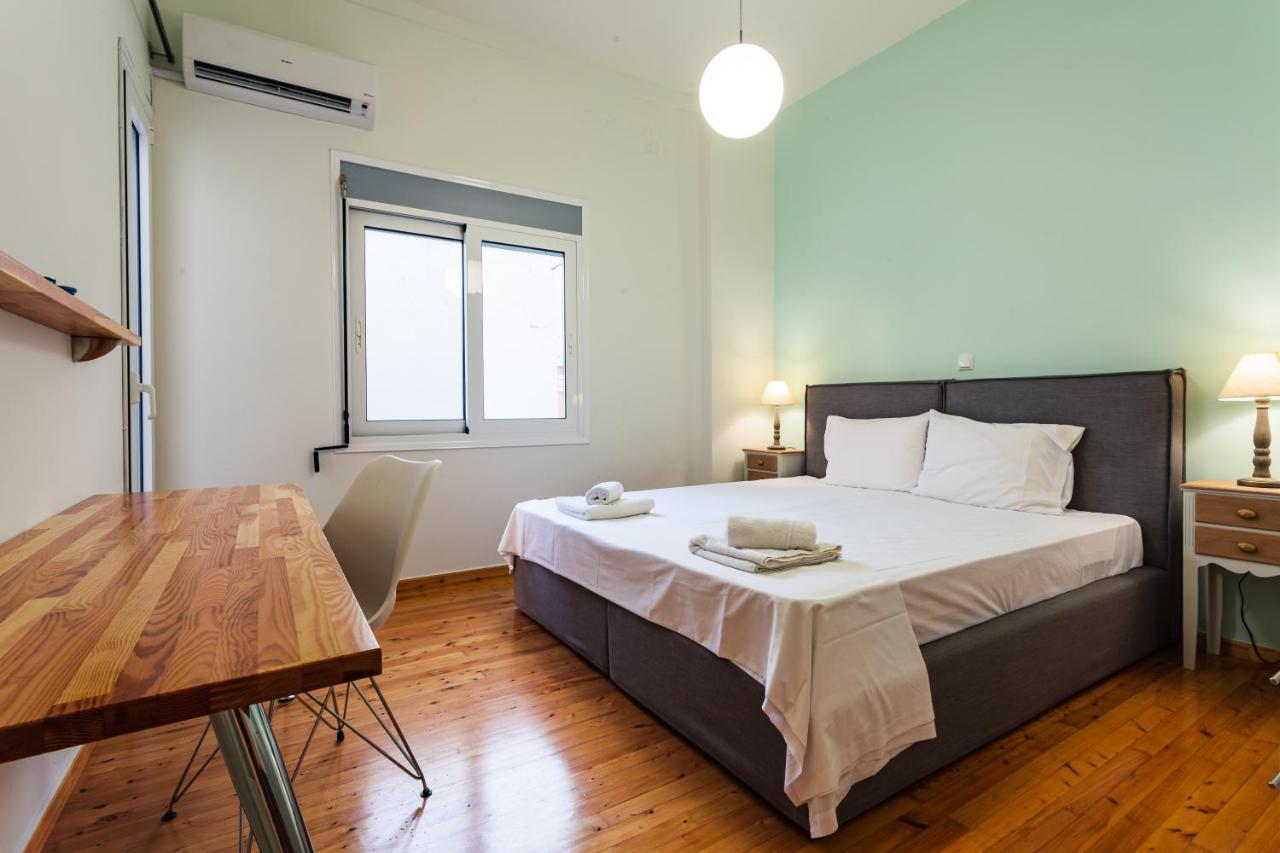 Апартаменты Upscale Modern Escape In The Historic Center Каламата Экстерьер фото
