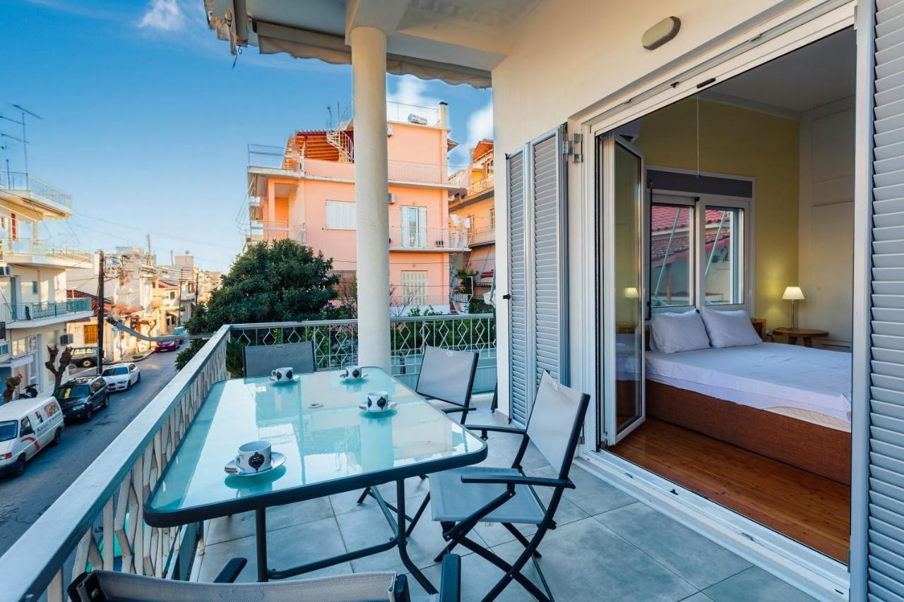 Апартаменты Upscale Modern Escape In The Historic Center Каламата Экстерьер фото